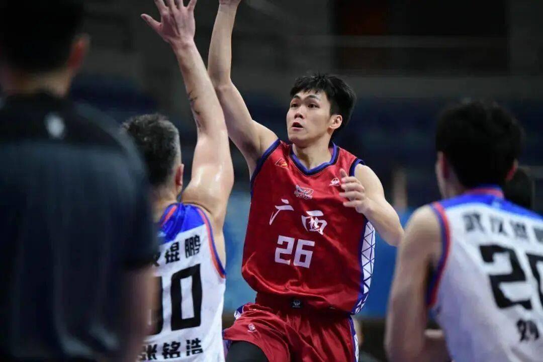 九游体育官网首页-太励志了！打了6年NBL，成功当选CBA探花，新秀年就成全明星首发