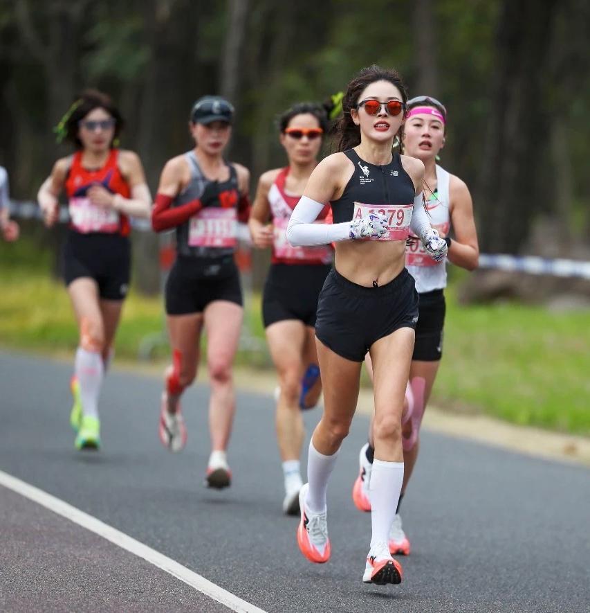 九游体育官网首页-特写 | 女子半马的跑道，可不只是美丽的风景线