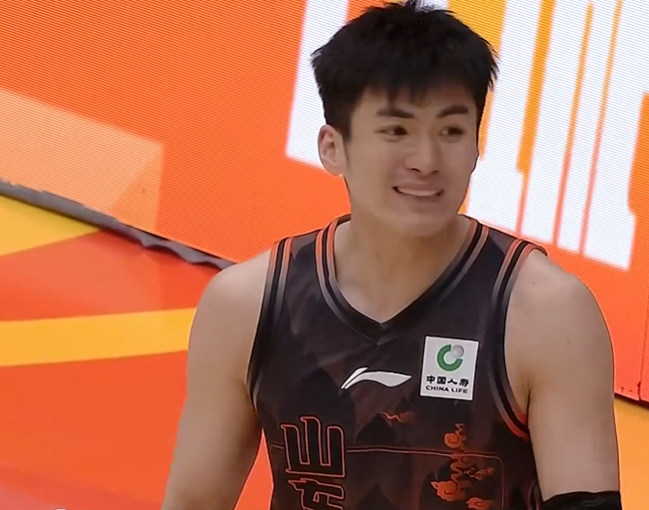 九游体育登录入口-CBA山东男篮逆转江苏，新外援首秀8分，珀赛尔37分陈林坚立功